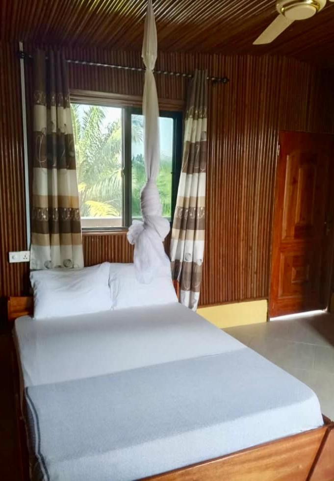Serenity Haven Lodge Busua Exteriör bild