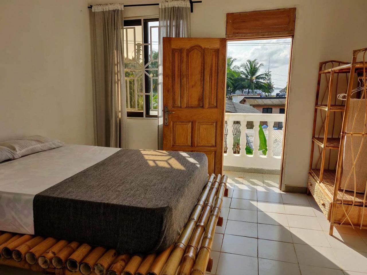 Serenity Haven Lodge Busua Exteriör bild