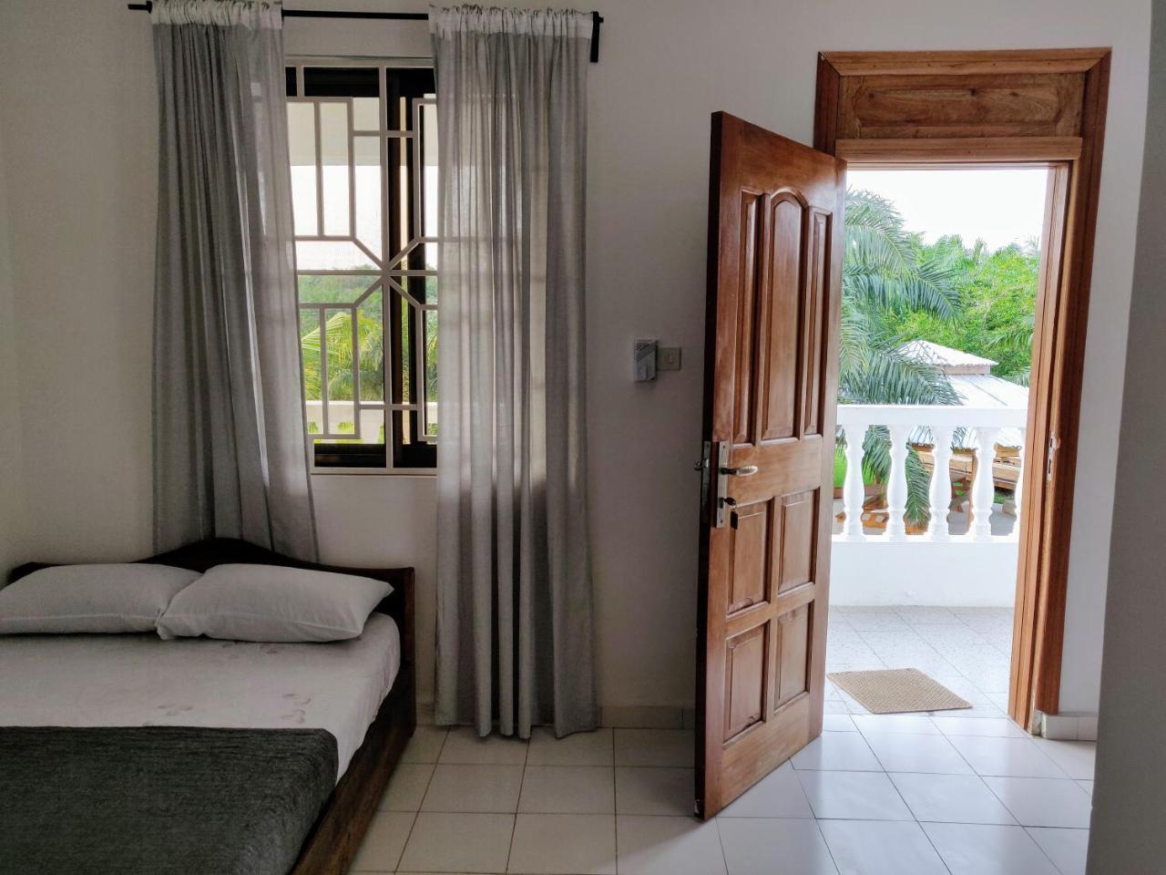 Serenity Haven Lodge Busua Exteriör bild