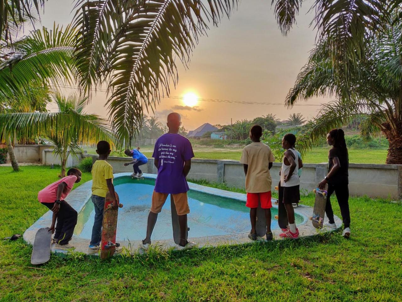 Serenity Haven Lodge Busua Exteriör bild